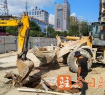 被大鸡吧操视频高温下的坚守｜道路建设者用汗水铺就畅通路